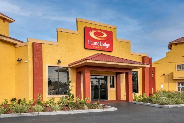 Econo Lodge Inn & Suites Maingate Central Main image