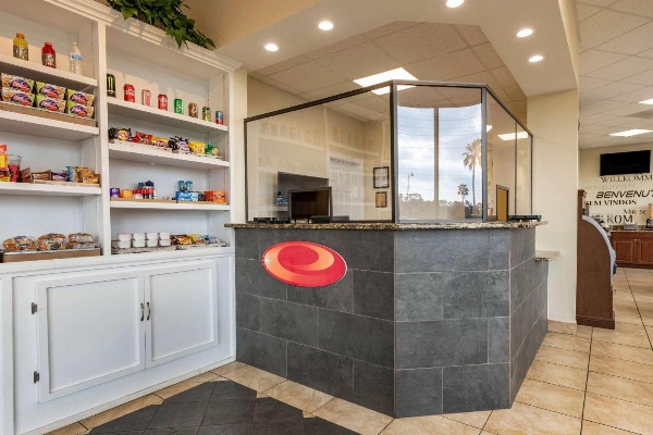 Econo Lodge Inn & Suites Maingate Central Main image